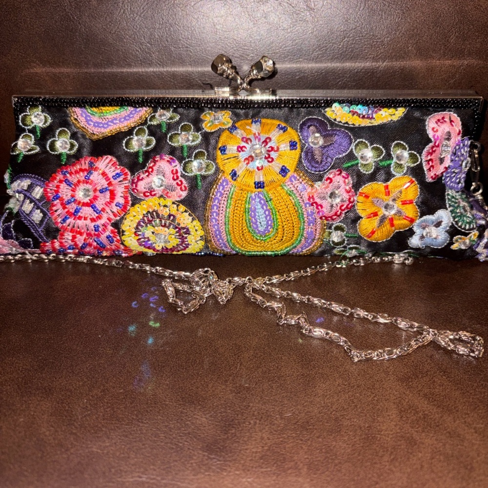 Aldo Black Floral Embroidered Clutch with Silver Chain- Vintage - Picture 3 of 11